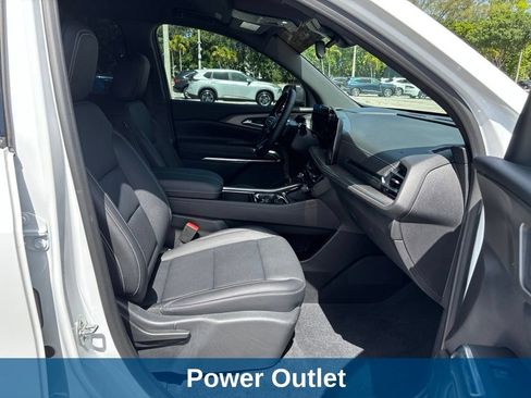 Used 2025 Chevrolet Traverse LT w/ Driver Confidence Package FWD image 14