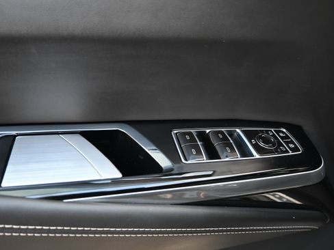 Used 2025 Cadillac Escalade V w/ LPO, ONYX Package image 18