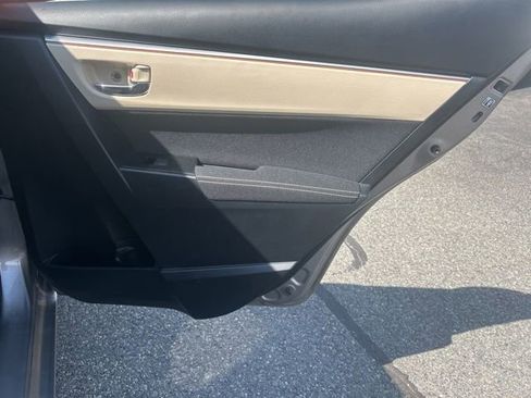 Used 2015 Toyota Corolla LE FWD image 11
