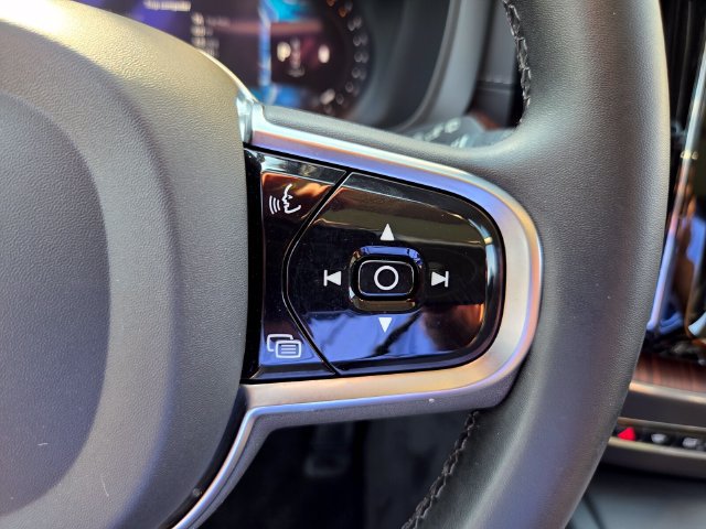 Certified 2023 Volvo XC60 B5 Ultimate FWD image 43
