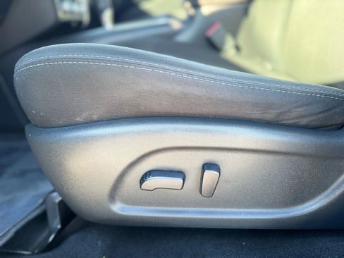 Used 2017 Nissan Pathfinder SV image 33