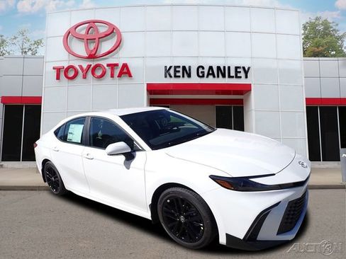 New 2026 Toyota Camry SE FWD image 1