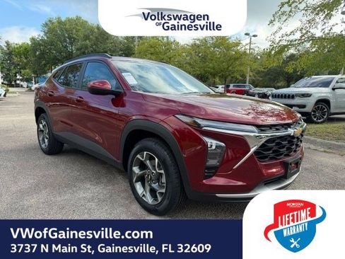 Used 2025 Chevrolet Trax LT w/ LT Convenience Package FWD image 1