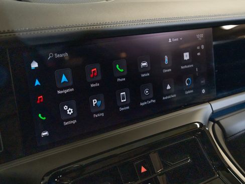 Certified 2025 Porsche Panamera RWD image 21