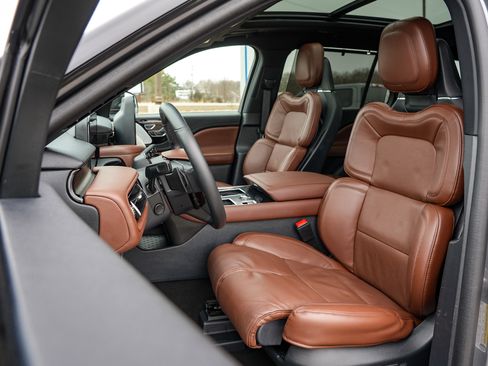 Used 2025 Lincoln Aviator Reserve w/ Equipment Group 201A image 16