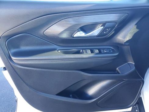 Used 2024 GMC Terrain SLE image 10