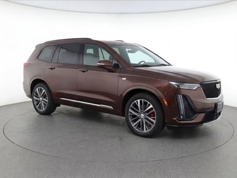 Certified 2023 Cadillac XT6 Sport w/ Technology Package AWD/4WD image 2