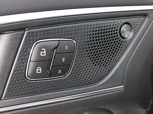 Used 2024 Ford Edge Titanium image 18