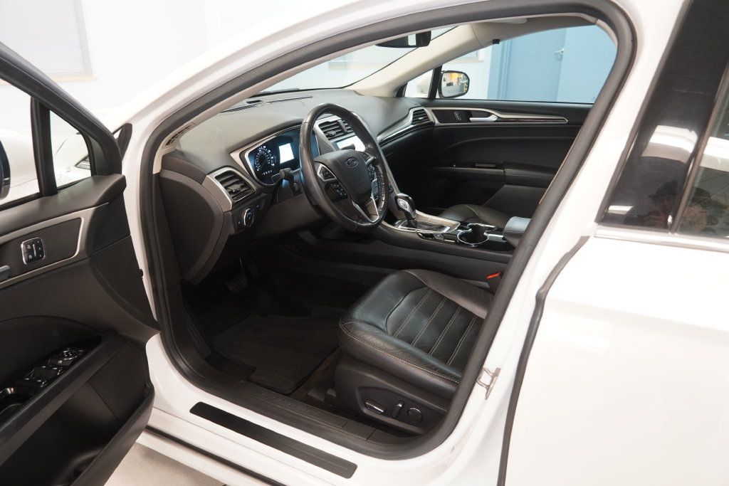 Used 2014 Ford Fusion SE w/ Equipment Group 202A FWD image 12