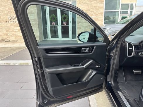Used 2019 Porsche Cayenne S AWD/4WD image 7