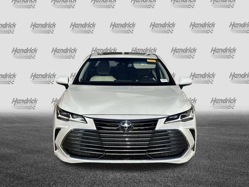Used 2020 Toyota Avalon Limited image 3