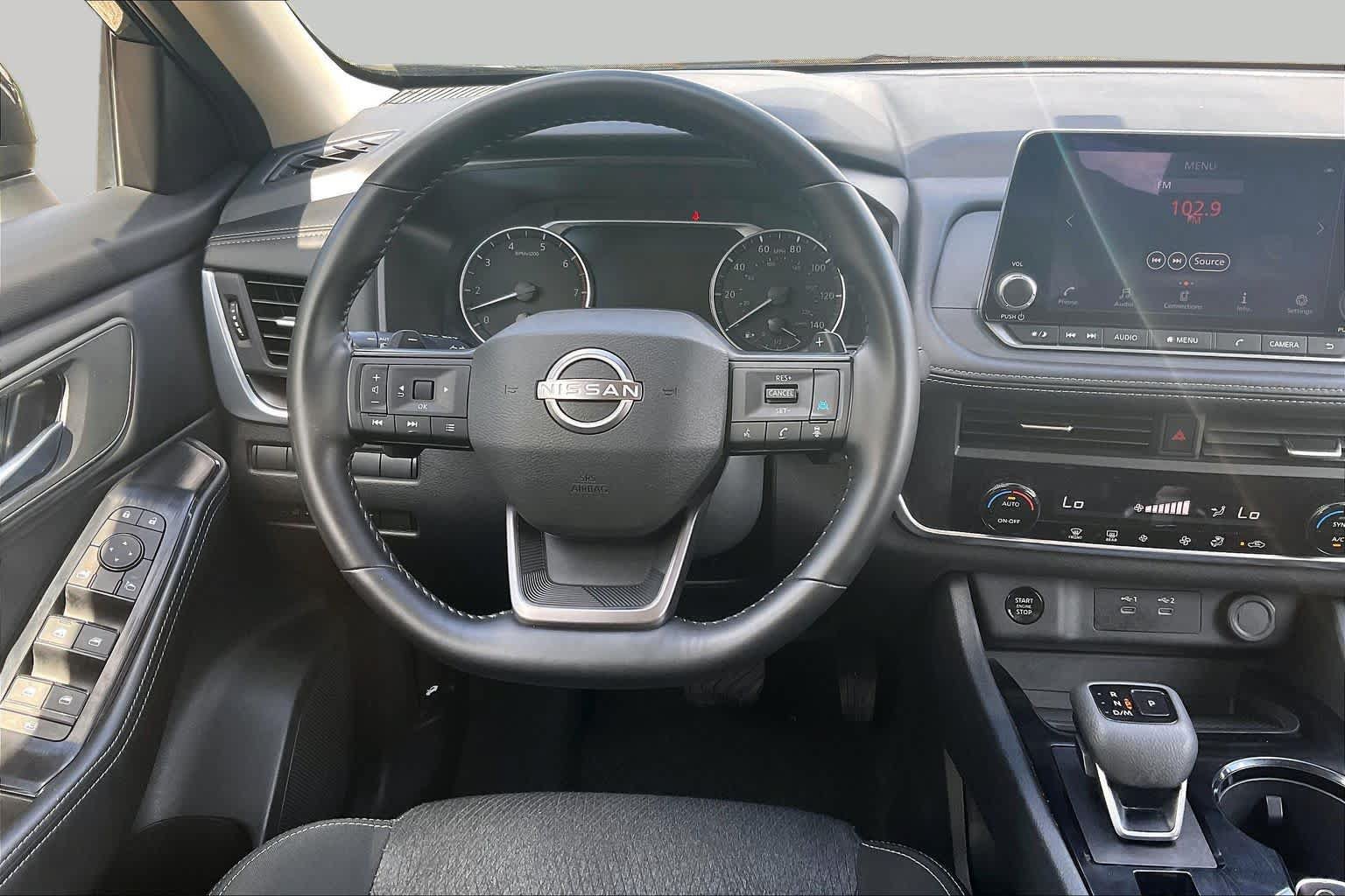 Used 2025 Nissan Rogue SV FWD image 6