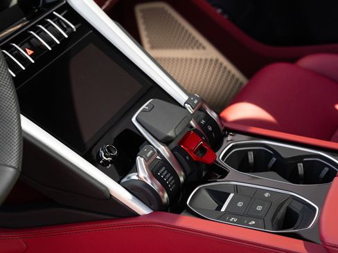 Used 2022 Lamborghini Urus image 6