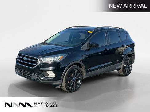 Used 2017 Ford Escape SE w/ Equipment Group 201A image 1