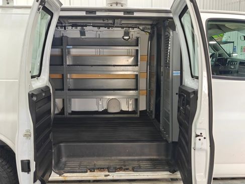 Used 2017 GMC Savana 2500 image 18