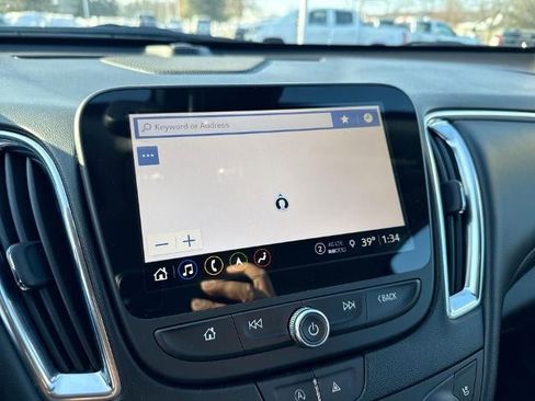 Used 2024 Chevrolet Malibu LT image 14