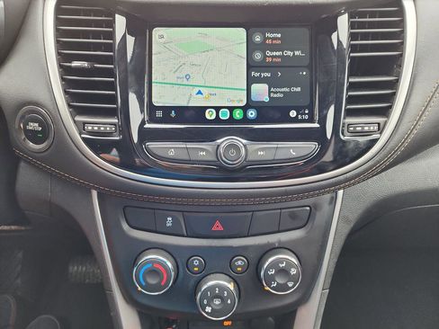 Used 2019 Chevrolet Trax LT w/ LT Convenience Package image 9