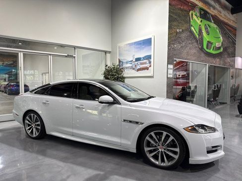 Used 2016 Jaguar XJ R-Sport RWD image 5