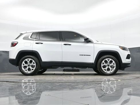 Used 2025 Jeep Compass Sport w/ Mopar Graphics Package image 40
