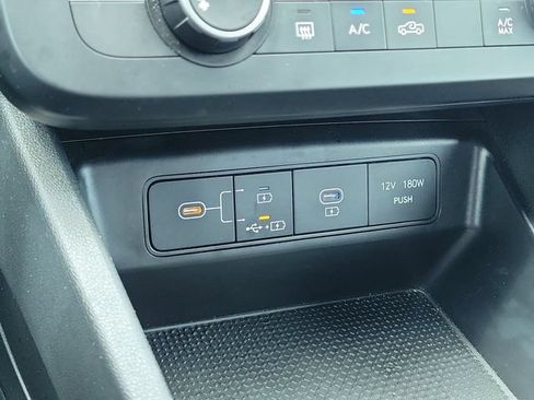 Used 2025 Hyundai Santa Cruz SE FWD image 29