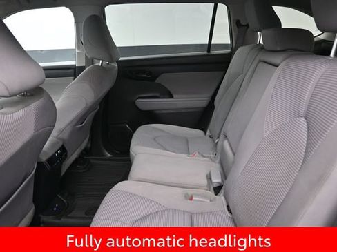 Used 2022 Toyota Highlander LE AWD/4WD image 14