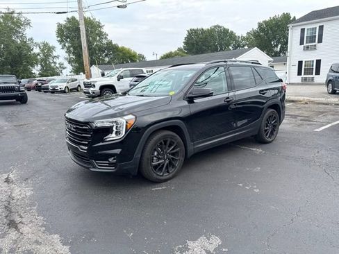Used 2024 GMC Terrain SLT w/ Elevation Edition FWD image 11