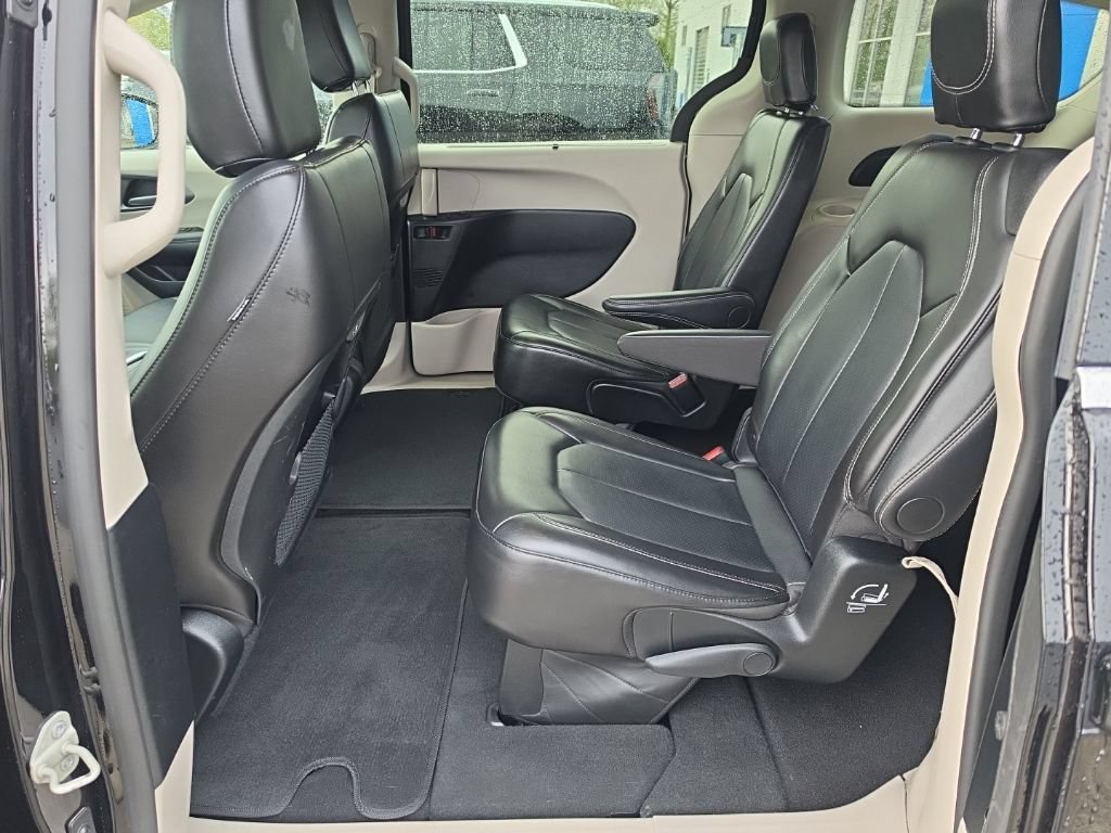 Used 2024 Chrysler Pacifica Touring-L FWD image 28
