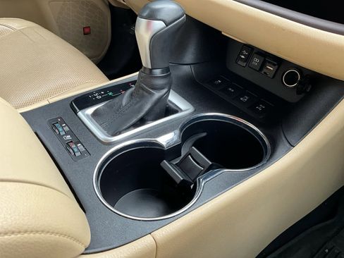 Used 2019 Toyota Highlander Limited Platinum image 16