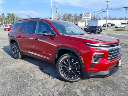 New 2026 Chevrolet Traverse LT w/ Sun and Wheel Package image 2