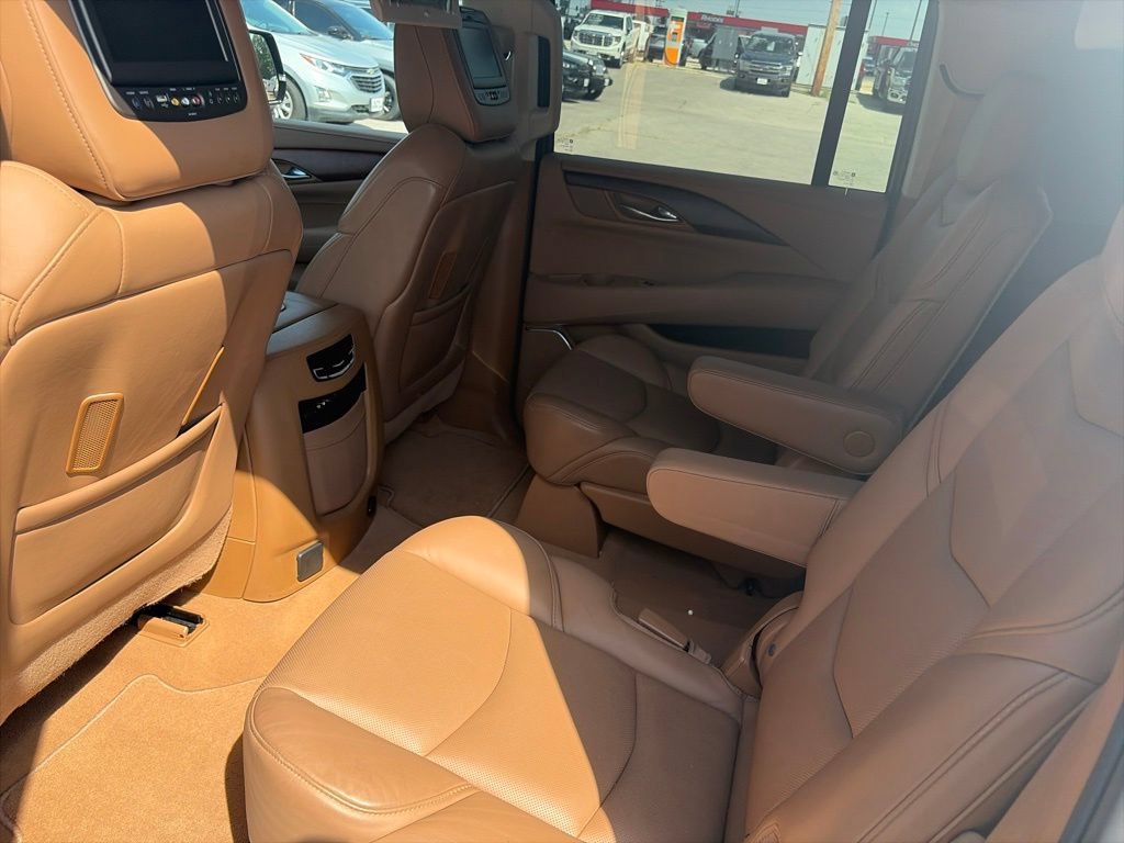 Used 2016 Cadillac Escalade ESV Platinum AWD/4WD image 11