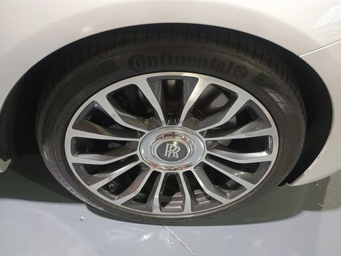 Used 2018 Rolls-Royce Dawn image 39