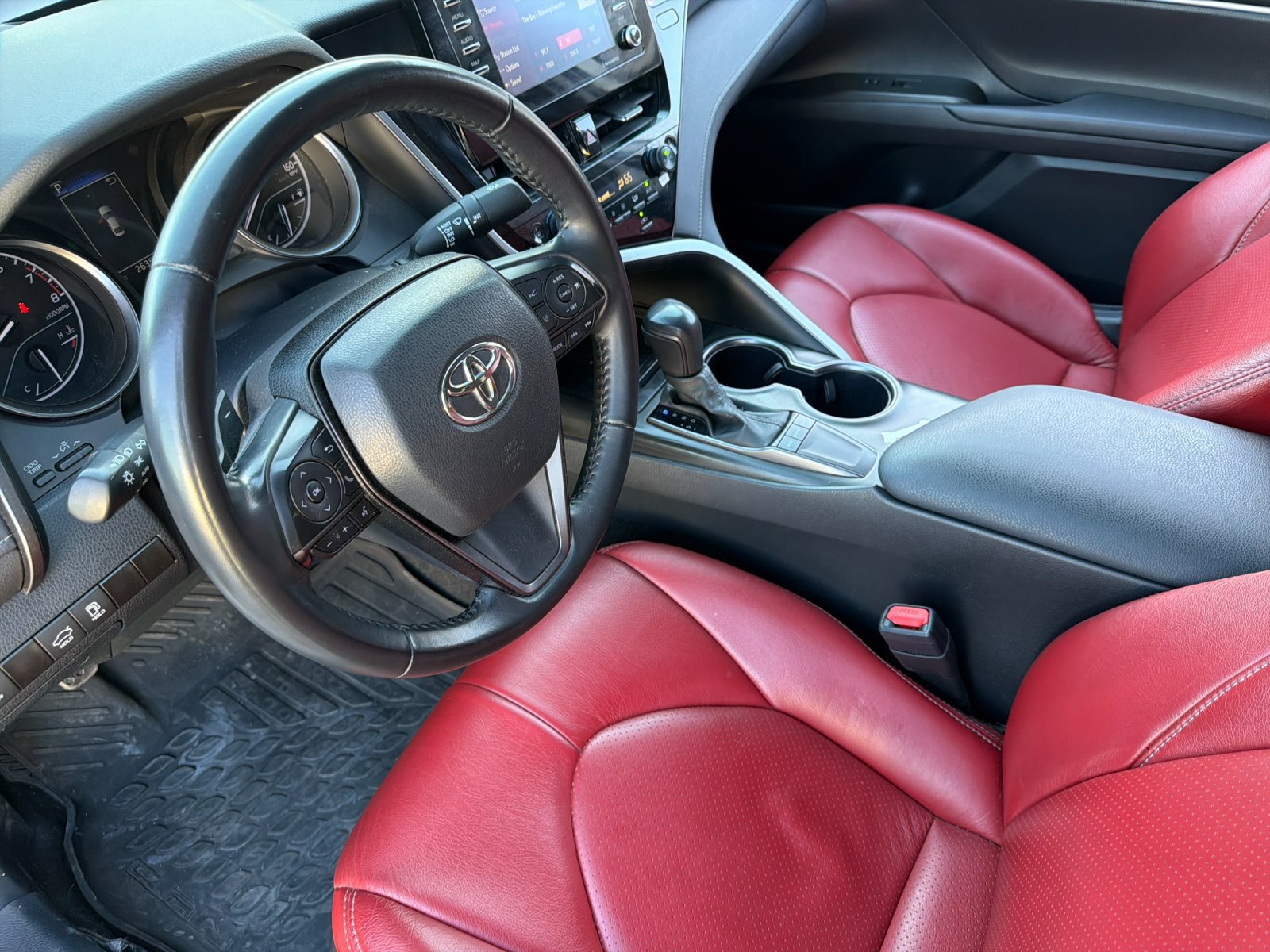 Used 2024 Toyota Camry SE w/ Convenience Package FWD image 9