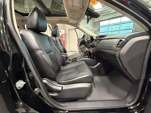 Used 2018 Nissan Rogue SL w/ Premium Package image 46