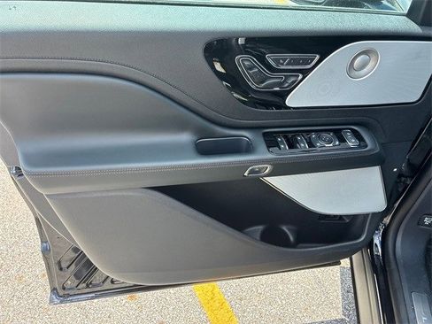 New 2025 Lincoln Aviator Reserve w/ Luxury Package image 24