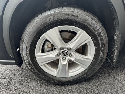 Used 2023 Toyota Highlander LE image 24