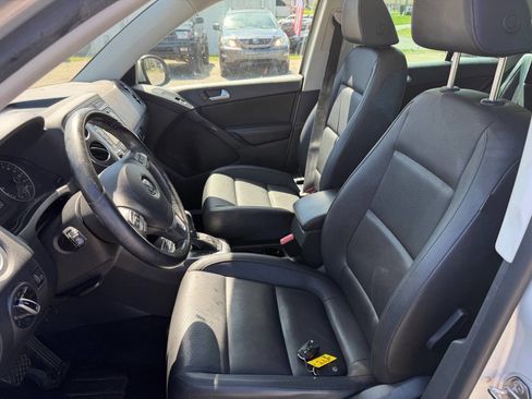 Used 2013 Volkswagen Tiguan S image 12