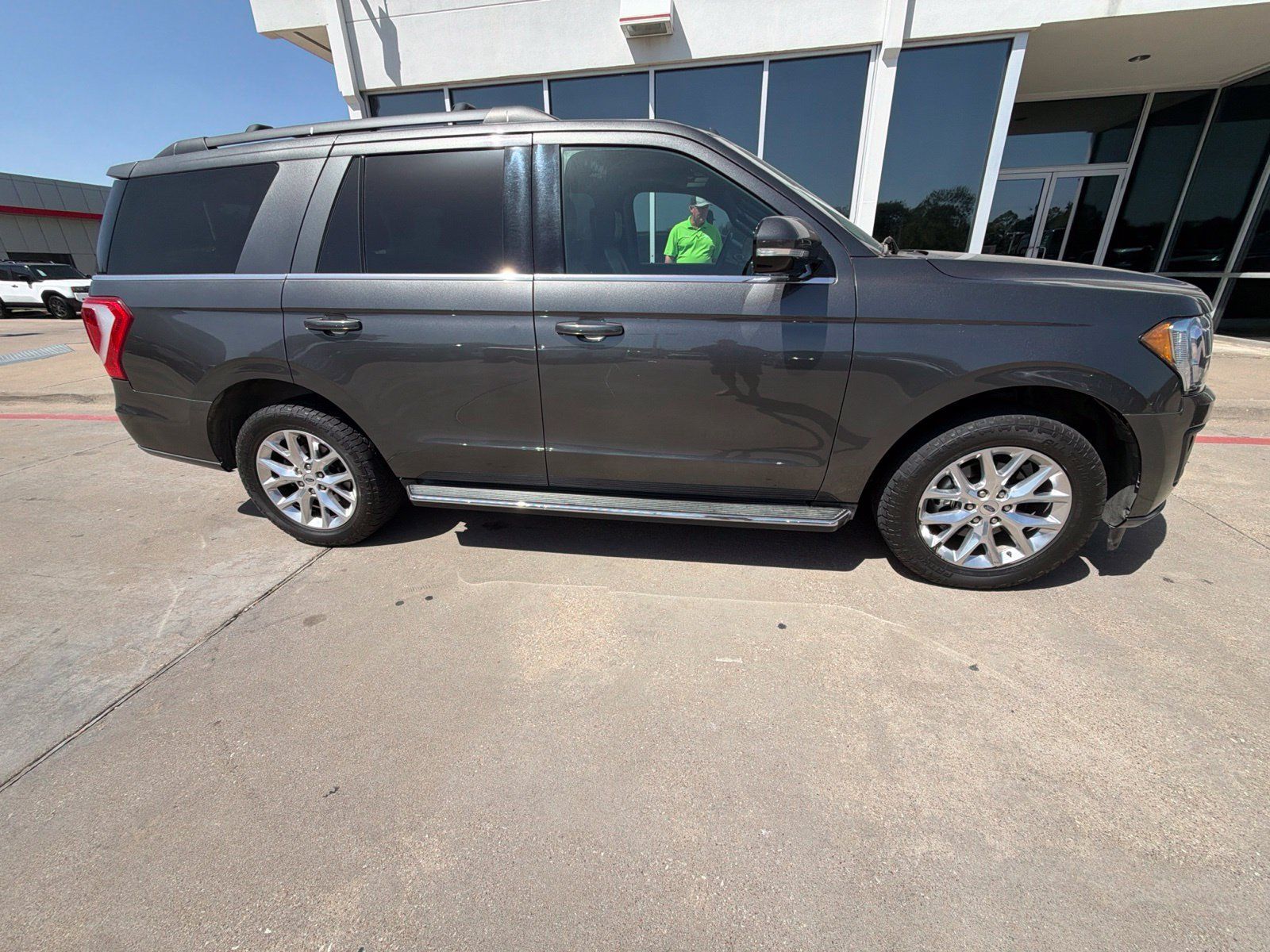 Used 2021 Ford Expedition XLT RWD image 4