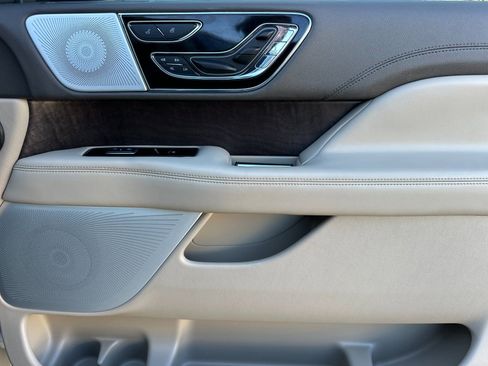 Used 2024 Lincoln Navigator Reserve image 19