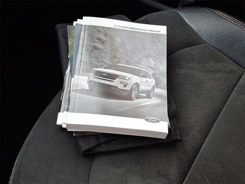 Used 2018 Ford Explorer XLT w/ Equipment Group 202A image 27