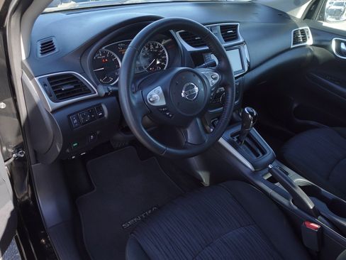 Used 2019 Nissan Sentra SV w/ Special Edition Package FWD image 10