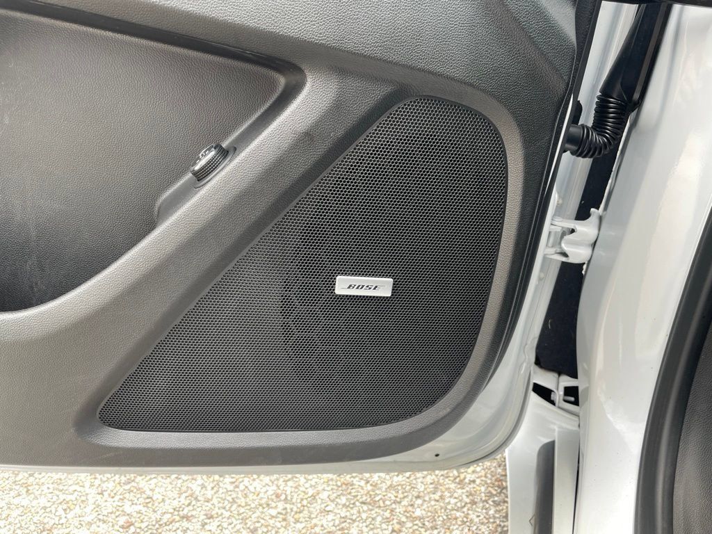 Used 2023 Chevrolet Traverse High Country w/ LPO, Floor Liner Package AWD/4WD image 17
