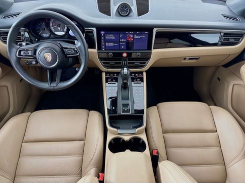 Certified 2025 Porsche Macan image 28