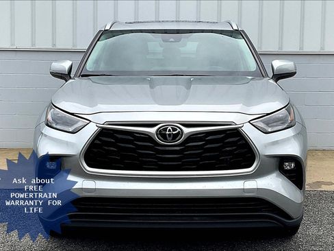 Used 2022 Toyota Highlander XLE AWD/4WD image 3