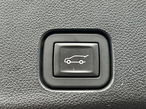 Used 2025 Chevrolet Traverse LT w/ Midnight/Sport Edition AWD/4WD image 34