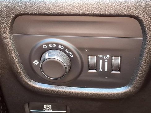 Used 2024 Jeep Grand Cherokee Laredo w/ Luxury Tech Group I AWD/4WD image 11