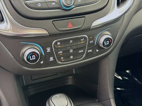Used 2021 Chevrolet Equinox LT AWD/4WD image 16