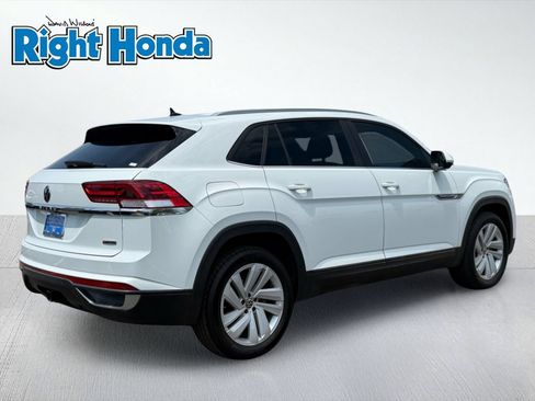 Used 2020 Volkswagen Atlas Cross Sport SE w/ Towing Package AWD/4WD image 8