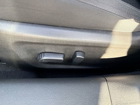 Used 2025 Nissan Altima 2.5 SV FWD image 14