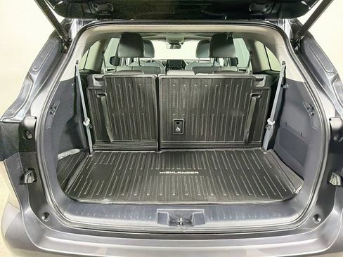 Used 2020 Toyota Highlander XLE AWD/4WD image 23