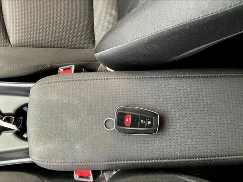 Used 2021 Toyota Prius L Eco image 14